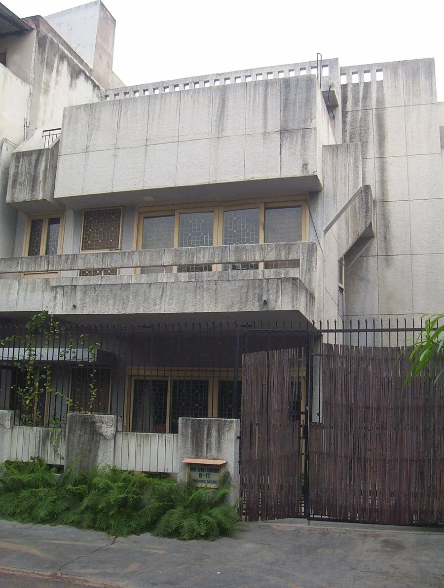 HOLY SPIRIT CONVENT, NEW DELHI (1996)